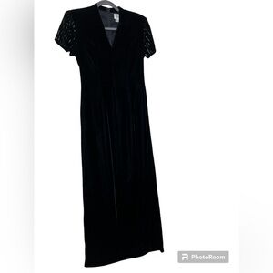 Rimini Black dress Evening Gown Slim Silhouette Beaded Short Sleeve